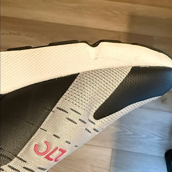 Men's Nike Air Max 270 BE TRUE LGBTQ Running Shoes Casual AR0344-500 Size 9.5 - Picture 11 of 13